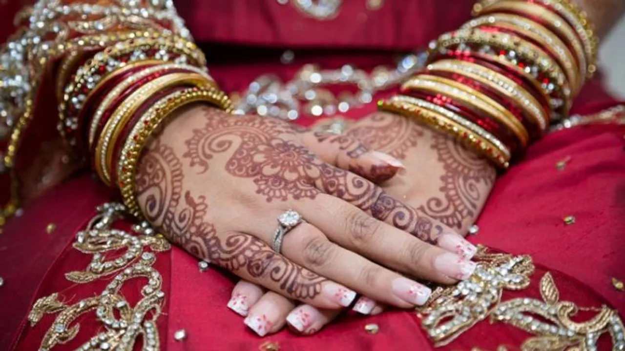 11 ವರ್ಷದ ಹುಡುಗನ ಜೊತೆ ಶಿಕ್ಷಕಿ ಸಂಭೋಗ.. ಮಗನ ಮೊಬೈಲ್​​​ ನೋಡಿ ಬೆಚ್ಚಿಬಿದ್ದ ಪೋಷಕರು..!