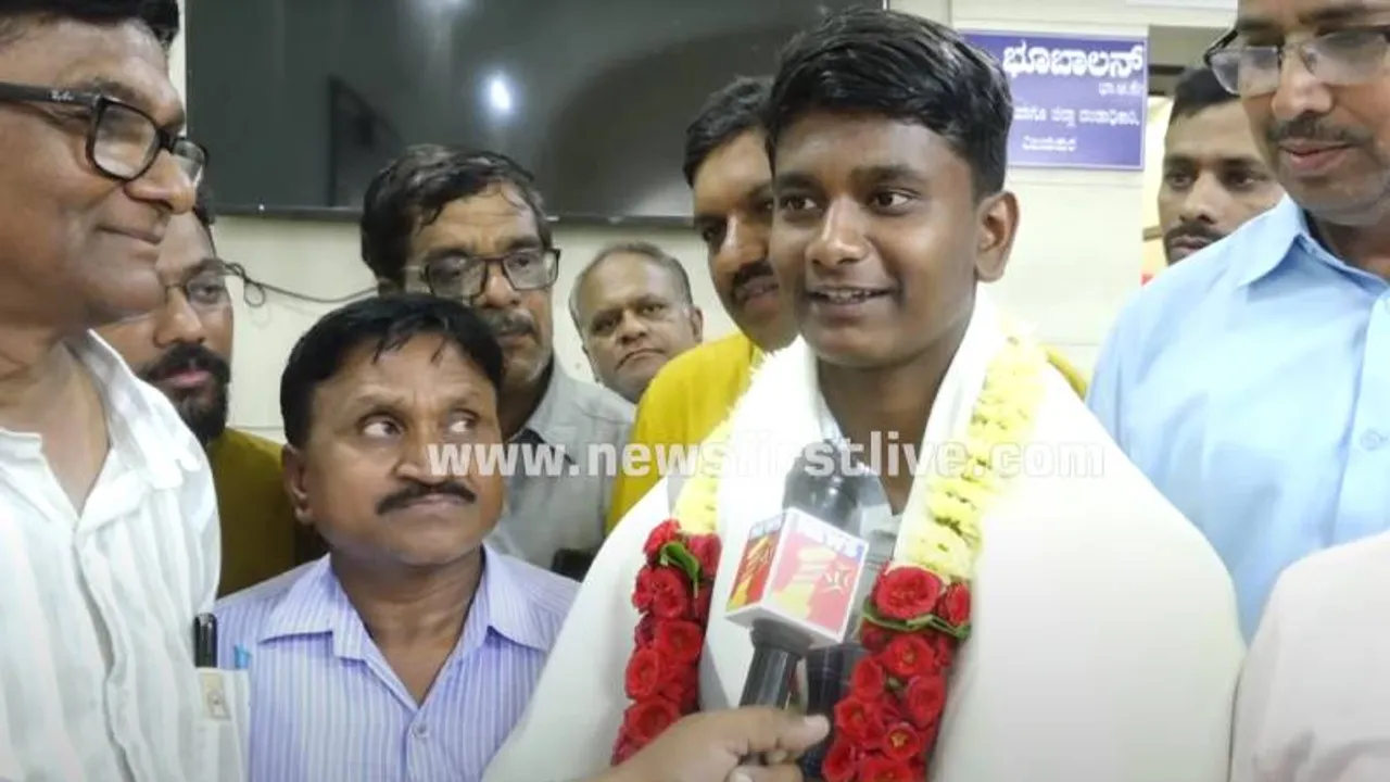 ಕಾಂಗ್ರೆಸ್‌ ಗೃಹಲಕ್ಷ್ಮಿ ಯೋಜನೆಯ ಹಣ ಸಹಾಯ.. ನ್ಯೂಸ್ ಫಸ್ಟ್‌ಗೆ ಟಾಪರ್‌ ವಿದ್ಯಾರ್ಥಿ ಸಂತಸ; ವಿಡಿಯೋ ವೈರಲ್‌!