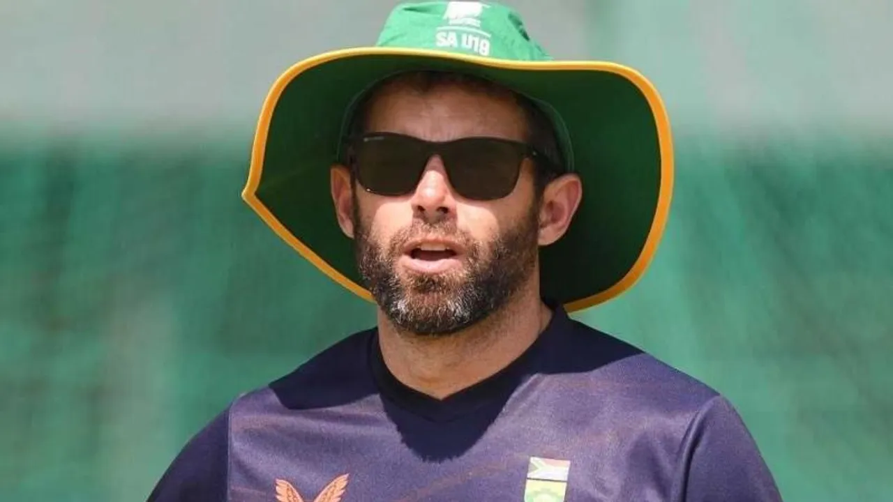 ಇವರು ಆಡಿದ್ದು ಕೇವಲ ಎರಡು ಟಿ-20I ಪಂದ್ಯ ಮಾತ್ರ..! RCBಯಲ್ಲಿ ಕೊಹ್ಲಿ, ಮ್ಯಾಕ್ಸಿಗೆ ಏನ್ ಟಿಪ್ಸ್ ಕೊಟ್ಟಾರು..?