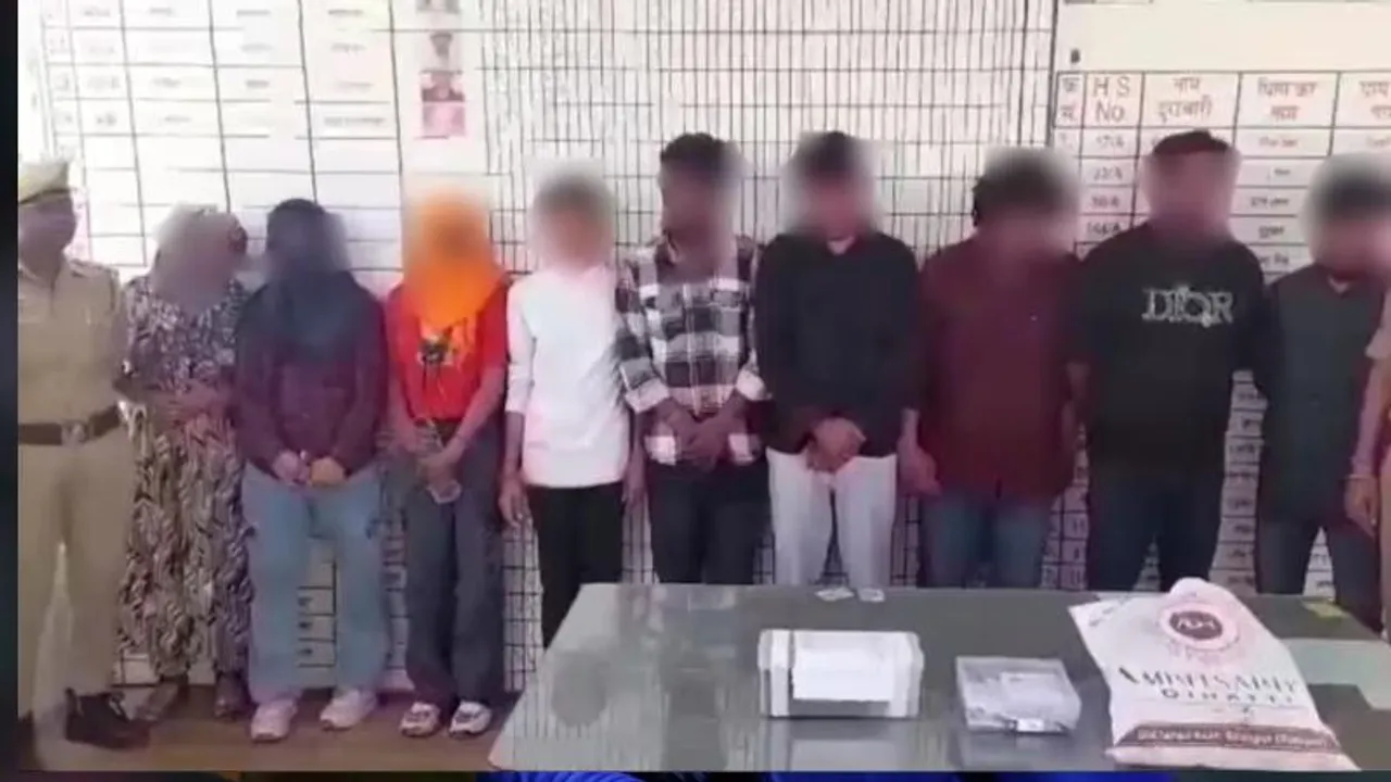 ಬಾಗಿಲು ಮುಚ್ಚಿದ್ದ ಮುನೆಯಲ್ಲಿ.. ಆರು ಯುವಕರು, ಮೂವರು ಯುವತಿಯರು.. ಏನಾಯ್ತು ಅಂದರೆ..!