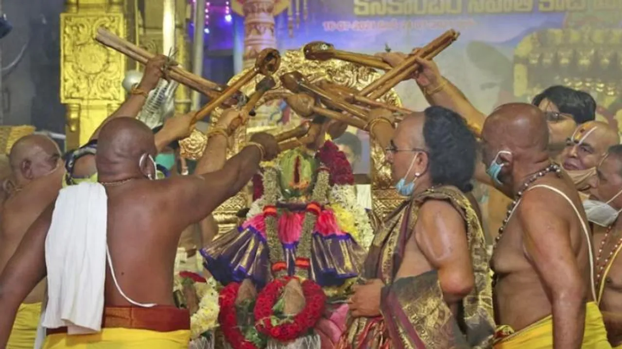 ಒಂದಲ್ಲಾ, ಎರಡಲ್ಲಾ.. ತಿರುಪತಿಯಲ್ಲಿ ಪುಷ್ಪ ಯಜ್ಞಕ್ಕೆ ಬರೋಬ್ಬರಿ 3000 ಕೆಜಿ ಹೂವುಗಳ ಬಳಕೆ!