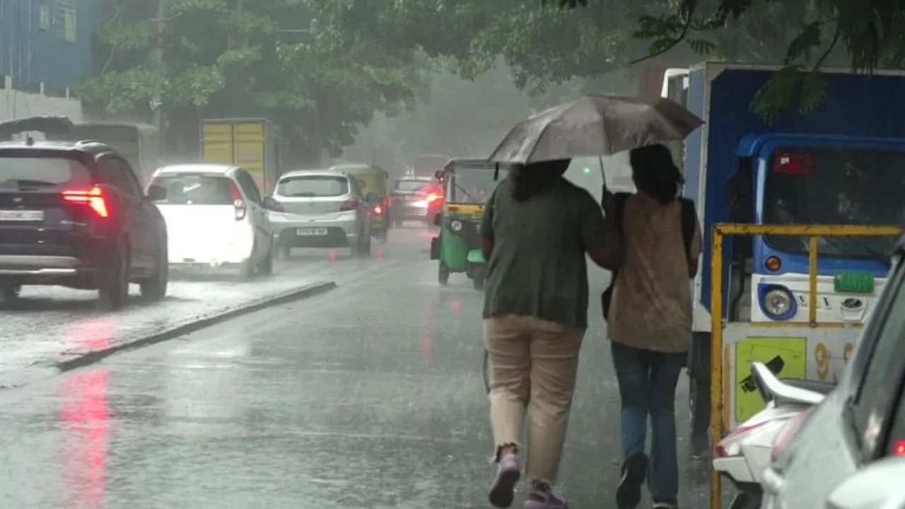 ಬೆಂಗಳೂರಿಗರಿಗೆ ಬೆಳ್ಳಂಬೆಳಗ್ಗೆ ಮಳೆರಾಯ ಕಿರಿಕಿರಿ; ರಾಜ್ಯದಲ್ಲಿ ಇನ್ನೂ ಎಷ್ಟು ದಿನ ಮಳೆ..?