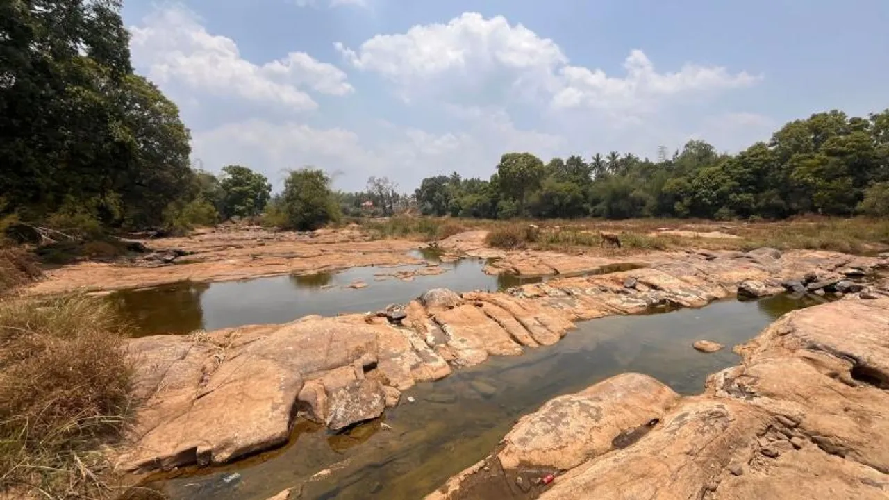 ಬರಿದಾದ ಕಾವೇರಿ ಒಡಲು.. ಬರದ ಭೀಕರತೆ ಹೇಳ್ತಿದೆ ಈ ಫೋಟೋಗಳು.. ಆದರೂ ತಮಿಳುನಾಡಿಗೆ ಬೇಕಂತೆ ನೀರು..!