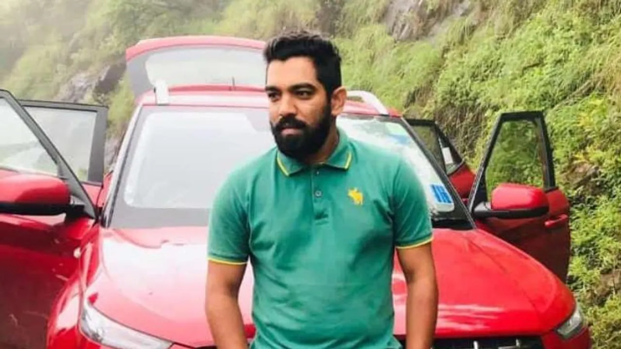 ಕ್ರಿಕೆಟ್ ಪಂದ್ಯಾವಳಿಯ ಬ್ಯಾನರ್ ಕಟ್ಟುವಾಗ ದುರಂತ.. ವಿದ್ಯುತ್ ಸ್ಪರ್ಷಿಸಿ ಯವಕ ಸಾವು