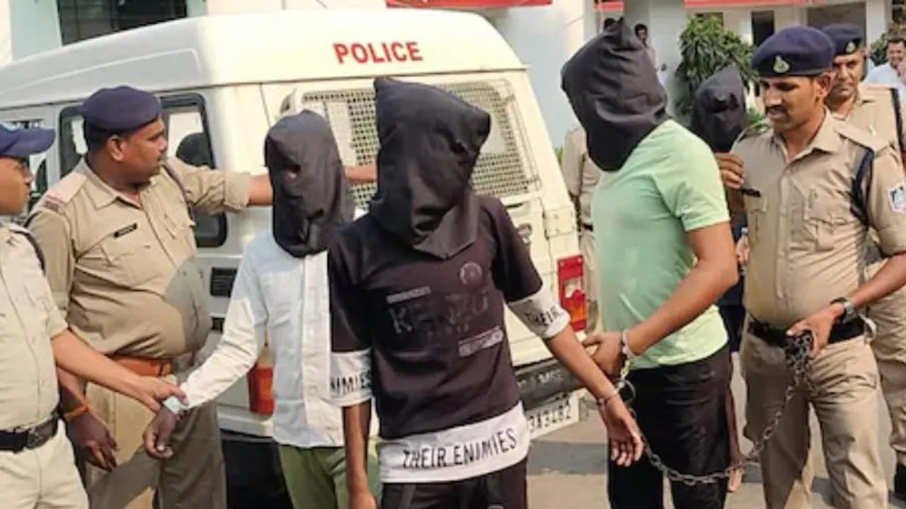 ವಾಯ್ಸ್​ ಬದಲಿಸೋ ಆ್ಯಪ್ ಬಳಸಿ 7 ವಿದ್ಯಾರ್ಥಿನಿಯರ ಮೇಲೆ ಅತ್ಯಾಚಾರ.. ಅನಕ್ಷರಸ್ಥನ ಕೃತ್ಯಕ್ಕೆ ಪೊಲೀಸರೇ ಶಾಕ್!