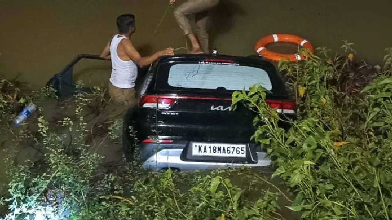 ಚಾಲಕನ ನಿಯಂತ್ರಣ ತಪ್ಪಿ ಕೆರೆಗೆ ಬಿದ್ದ ಕಾರು.. ಬಟ್ಟೆ ಅಂಗಡಿ ಮಾಲೀಕ ಸಾವು