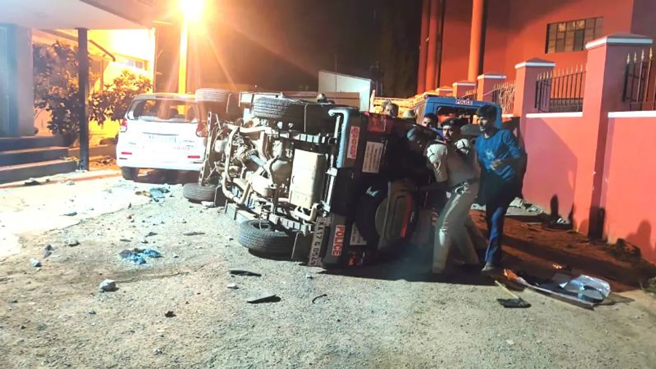 ಪೊಲೀಸರ ವಶದಲ್ಲಿದ್ದ ಆರೋಪಿ ಸಾವು; ASP ಕಾರಿನ ಮೇಲೆ ಕಲ್ಲು ತೂರಾಟ; ಉದ್ರಿಕ್ತರ ಮೇಲೆ ಲಾಠಿ ಚಾರ್ಜ್​