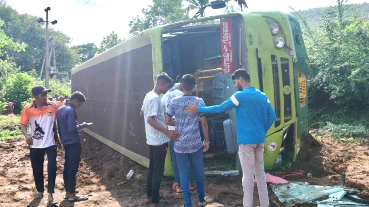 ಬೈಕ್​ಗೆ ಗುದ್ದಿ ಪಲ್ಟಿ ಹೊಡೆದ ಸರ್ಕಾರಿ ಬಸ್​.. 30 ಅಡಿ ಎತ್ತರಕ್ಕೆ ಹಾರಿ ಪ್ರಾಣಬಿಟ್ಟ ಸವಾರ