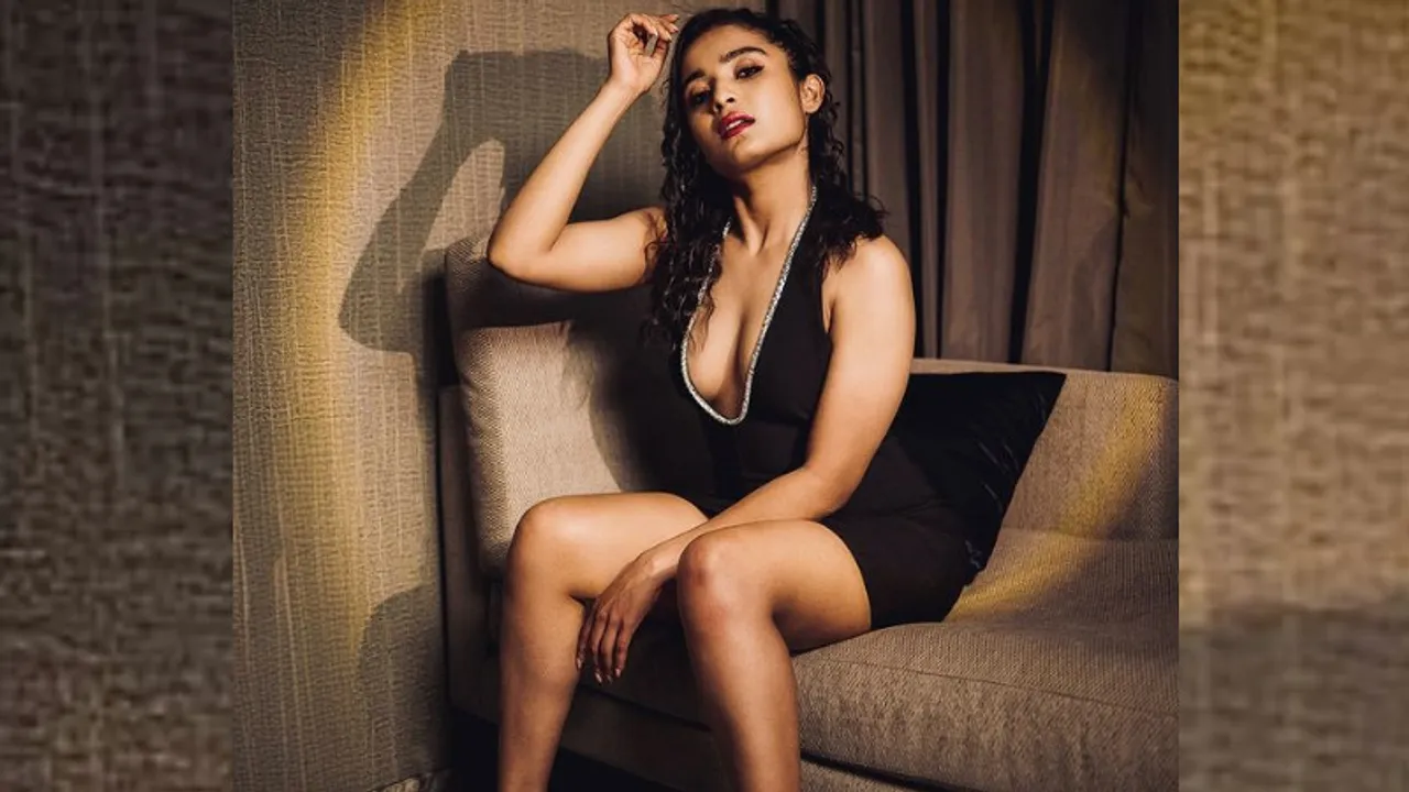 ನನ್ನ ಜೊತೆ ಇರು ಹೀರೋಯಿನ್​ ಮಾಡ್ತೀನಿ ಅಂದಿದ್ರಂತೆ.. ಸಹ ಕಲಾವಿದೆಯ ಕಣ್ಣೀರಿನ ಕತೆ ಹೇಳಿದ ಚೈತ್ರಾ ಜೆ ಆಚಾರ್