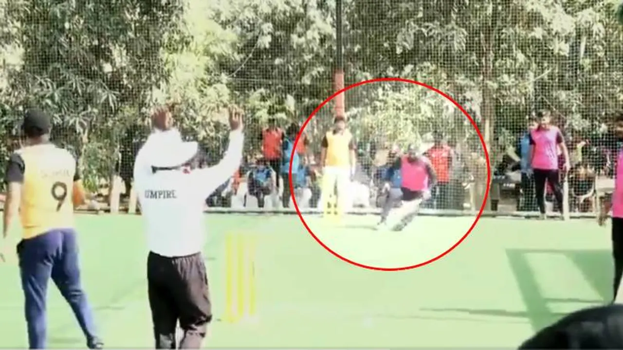 VIDEO: ಕ್ರಿಕೆಟ್​ ಆಡುತ್ತಿದ್ದ ವೇಳೆ ಏಕಾಏಕಿ ಹೃದಯಾಘಾತ.. ನೆಲಕ್ಕೆ ಬಿದ್ದಂತೆ ಉಸಿರು ನಿಲ್ಲಿಸಿದ ಬಾಟ್ಸ್​ಮನ್​