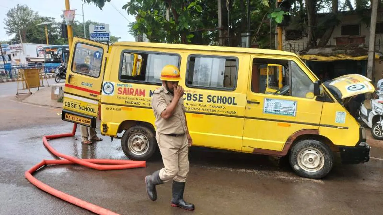 ಶಾಲಾ ವಾಹನದಲ್ಲಿ ಕಾಣಿಸಿಕೊಂಡ ಬೆಂಕಿ; ಮಕ್ಕಳನ್ನು ಸ್ಕೂಲ್​ಗೆ ಕರೆದೊಯ್ಯುವ ವೇಳೆ ಎದುರಾದ ದೊಡ್ಡ ಅನಾಹುತ