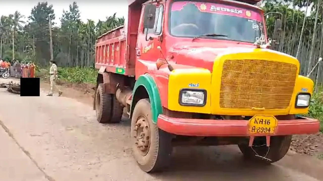 ಬೈಕ್​ ಸವಾರನ ತಲೆ ಮೇಲೆ ಹರಿದ ಮೈನ್ಸ್​ ಲಾರಿ.. ಸ್ಥಳದಲ್ಲೇ ಸಾವನ್ನಪ್ಪಿದ ರೈತ