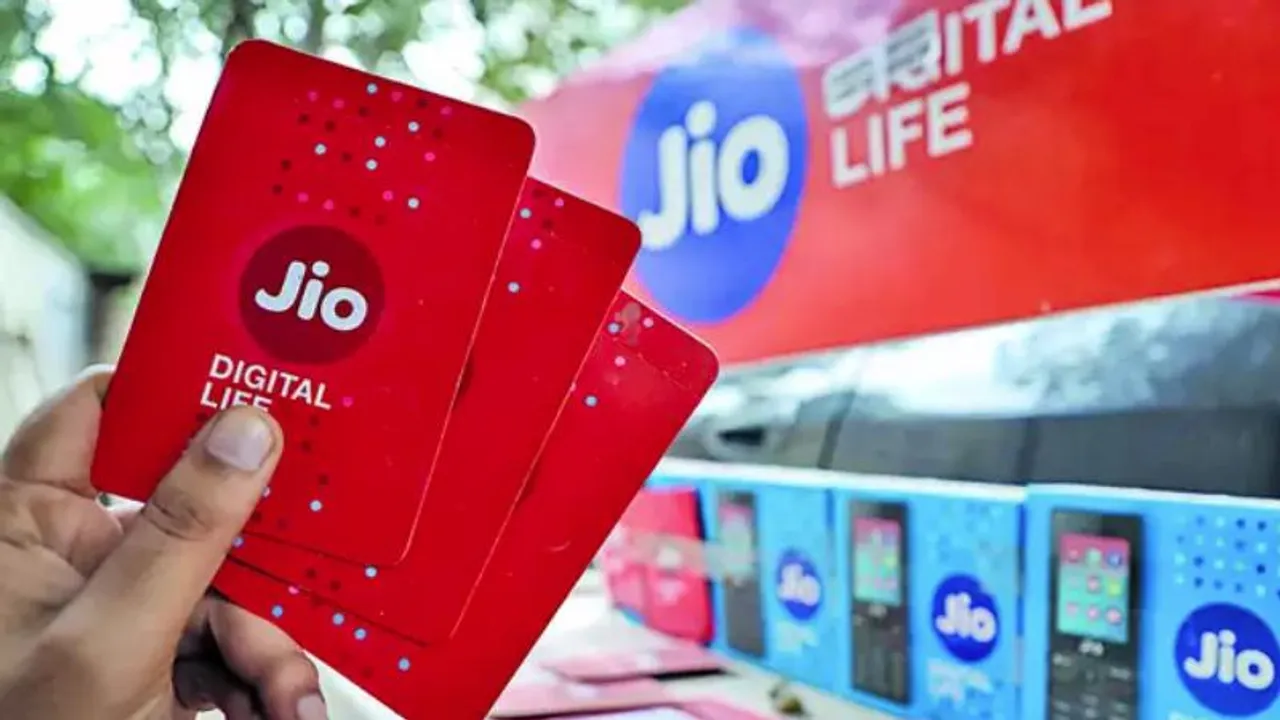 Jio ಪ್ರಿಪೇಯ್ಡ್ & ಪೋಸ್ಟ್‌ಪೇಯ್ಡ್ ದರದಲ್ಲಿ ಭಾರೀ ಏರಿಕೆ; ಹಿಂದೆ ಎಷ್ಟಿತ್ತು? ಈಗ ಎಷ್ಟಾಗುತ್ತೆ?
