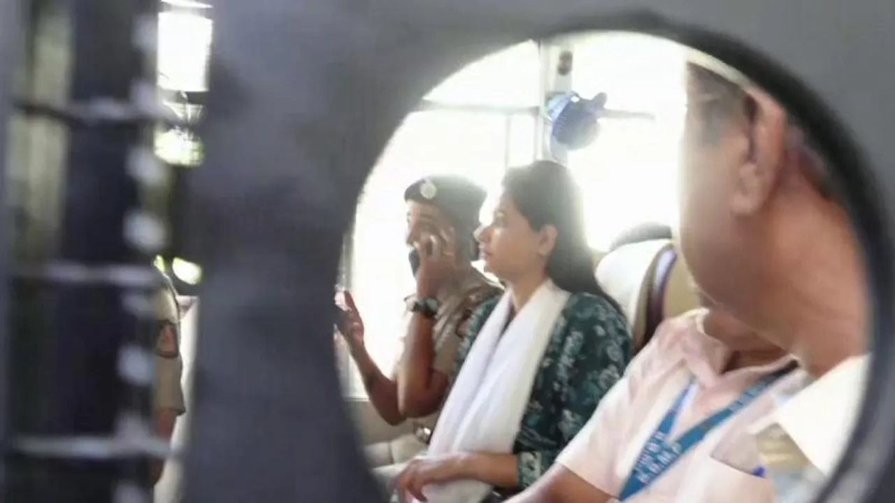 ಲಿಪ್​ಸ್ಟಿಕ್ ಬೆನ್ನಲ್ಲೇ ಮಿಣಿ ಮಿಣಿ ಪೌಡರ್.. ಜೈಲಾಧಿಕಾರಿಗಳ ಜೊತೆ ಪವಿತ್ರಾ ಗೌಡ ಕಿರಿಕ್; ಆಗಿದ್ದೇನು?