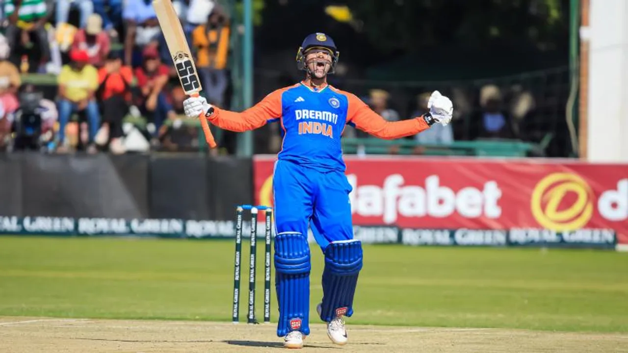 6, 6, 6 ಬಾರಿಸಿ ಸೆಂಚುರಿ ಸಿಡಿಸಿದ ಅಭಿಷೇಕ್ ಶರ್ಮಾ.. ಯಂಗ್​ ಬ್ಯಾಟರ್​ನ ಹ್ಯಾಟ್ರಿಕ್ ಸಿಕ್ಸ್​ ಶಾಟ್ಸ್​ ಹೇಗಿದ್ವು? ವಿಡಿಯೋ