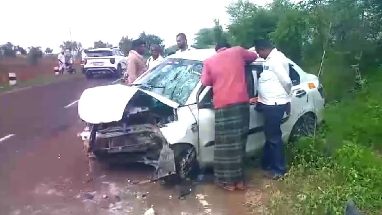 VIDEO: ರಸ್ತೆ ಪಕ್ಕದ ಕಲ್ಲಿಗೆ ಕಾರು ಗುದ್ದಿ ಮೂವರು ಸಾವು.. ಅಪಘಾತದ ಭಯಾನಕ ದೃಶ್ಯ ಮೊಬೈಲ್​ ಕ್ಯಾಮೆರಾದಲ್ಲಿ ಸೆರೆ