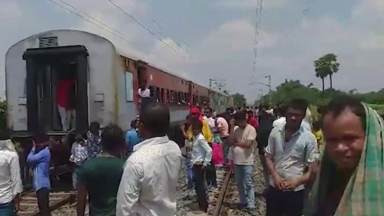 Train Accident: ಹಳಿ ತಪ್ಪಿದ ಸಂಪರ್ಕ ಕ್ರಾಂತಿ ಎಕ್ಸ್​ಪ್ರೆಸ್ ರೈಲು.. ಆಮೇಲೇನಾಯ್ತು? ಶಾಕಿಂಗ್ ವಿಡಿಯೋ!