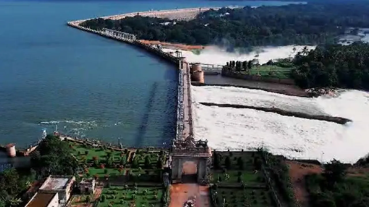ರಾಜ್ಯದಲ್ಲಿ ಮಳೆಯ ಅಬ್ಬರ, ನೂರಾರು ಎಕರೆ ಬೆಳೆ ಜಲಮಯ.. ಭೂಕುಸಿತದ ಆತಂಕ
