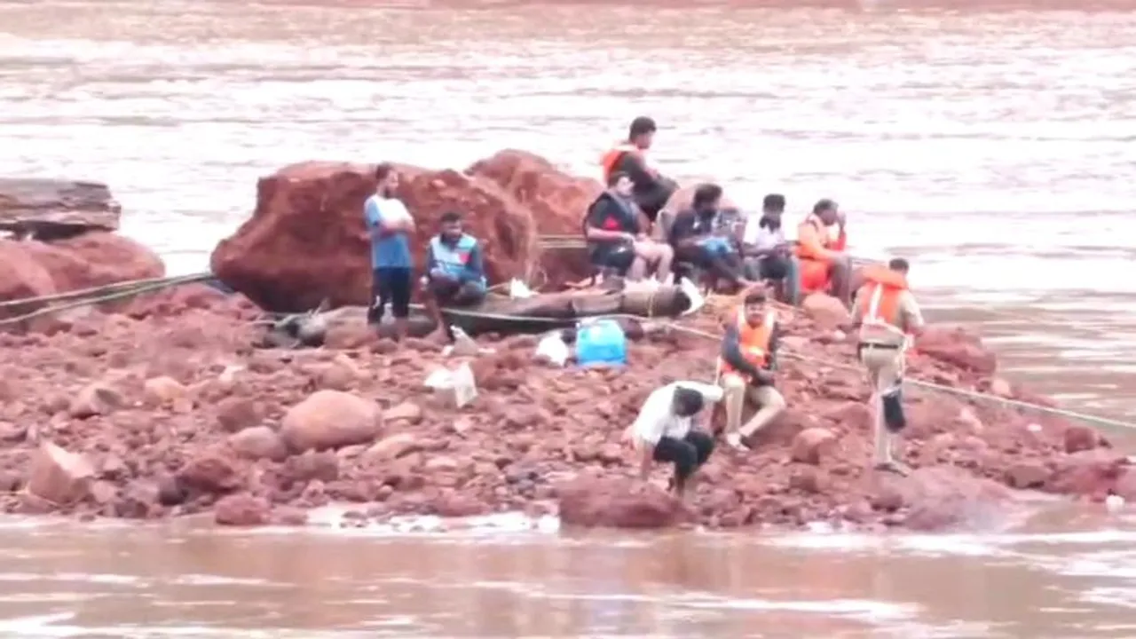 ಶಿರೂರು ಗುಡ್ಡ ಕುಸಿತ; ಕಾರ್ಯಾಚರಣೆ ಸ್ಥಗಿತಕ್ಕೆ ಮುಂದಾದ ಜಿಲ್ಲಾಡಳಿತ; ಕಾರಣವೇನು?