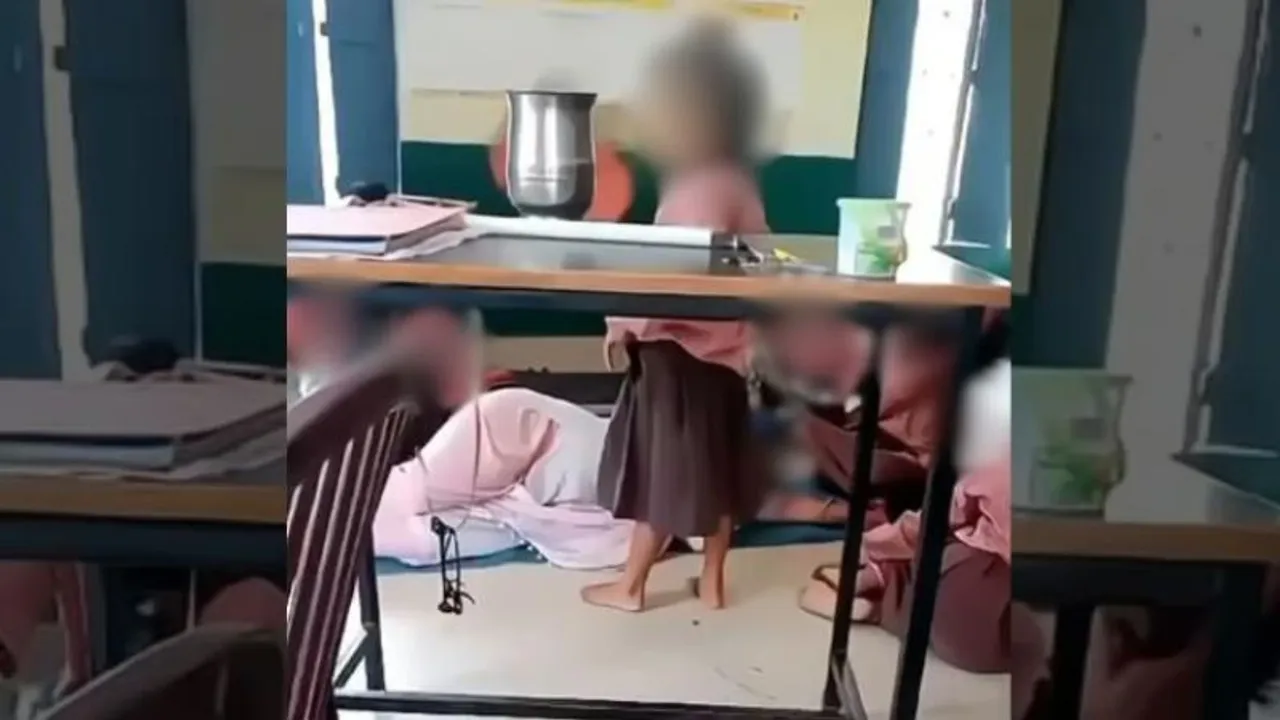 ಪಾಠಕ್ಕೆ ಚಕ್ಕರ್​.. ನಿದ್ದೆಗೆ ಹಾಜರ್: ಶಾಲೆಯಲ್ಲಿಯೇ ಶಿಕ್ಷಕಿಯ ಗಡದ್ದಾದ ನಿದ್ದೆ: ಮಕ್ಕಳು ಮಾಡಿದ್ದೇನು?