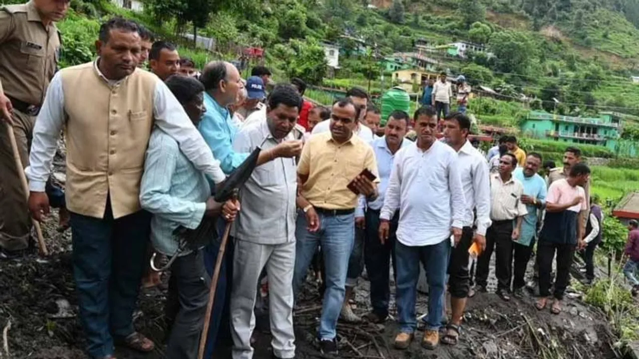 ಮತ್ತೊಂದು ಗುಡ್ಡ ಕುಸಿತ.. ತಾಯಿ, ಮಗಳು ಮಣ್ಣಿನಡಿ ಸಿಲುಕಿ ಸಾವು