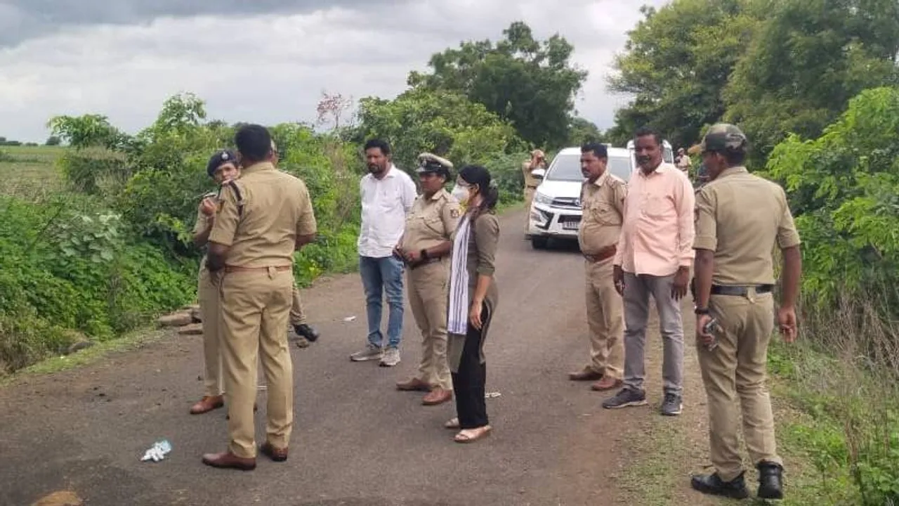 ಸುಟ್ಟ ಸ್ಥಿತಿಯಲ್ಲಿ ಮಹಿಳೆಯ ಶವ ಪತ್ತೆ.. ತಲೆ ಮೇಲೆ ಕಲ್ಲು ಎತ್ತಿ ಹಾಕಿ ಕೊಲೆಗೈಯ್ದಿರೋ ಶಂಕೆ