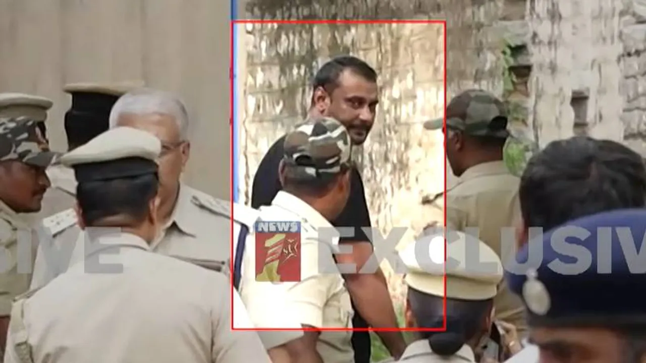 ಜೀನ್ಸ್​ ಪ್ಯಾಂಟ್​​, PUMA ಟೀ-ಶರ್ಟ್​, ಕತ್ತಲ್ಲಿ ಕೂಲಿಂಗ್​​ ಗ್ಲಾಸ್​.. ಬಳ್ಳಾರಿಗೆ ಬಂದ ಭಲೇ ಭೂಪತಿ ಹೊಸ ವಿವಾದ..!