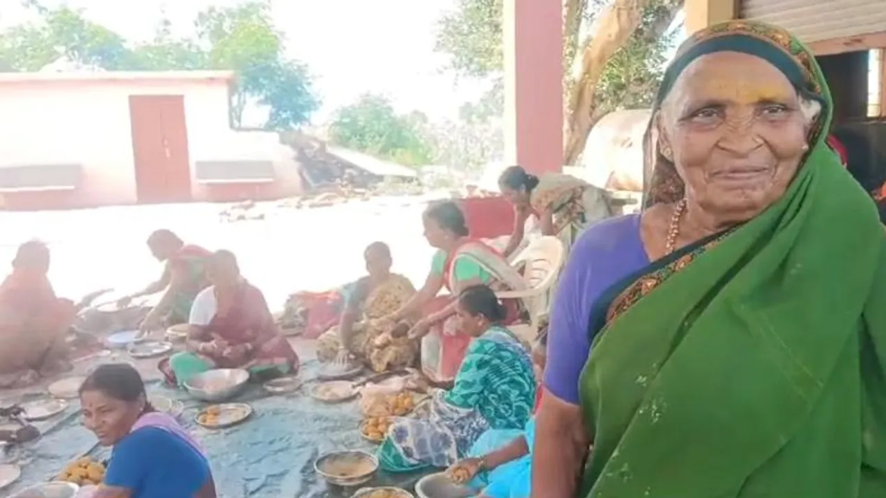 ಗೃಹಲಕ್ಷ್ಮೀ ಯೋಜನೆ ಹಣದಿಂದ ಇಡೀ ಊರಿಗೆ ಹೋಳಿಗೆ ಊಟ; ಅಜ್ಜಿ ಕಾರ್ಯಕ್ಕೆ ಎಲ್ಲರಿಂದ ಮೆಚ್ಚುಗೆ