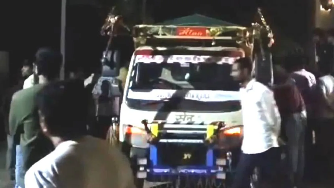 ಬೈಕ್​ಗೆ ಗುದ್ದಿದ ಅಪರಿಚಿತ ವಾಹನ.. ಮಗು ಸೇರಿ ಐವರು ಸ್ಥಳದಲ್ಲೇ ಸಾವು