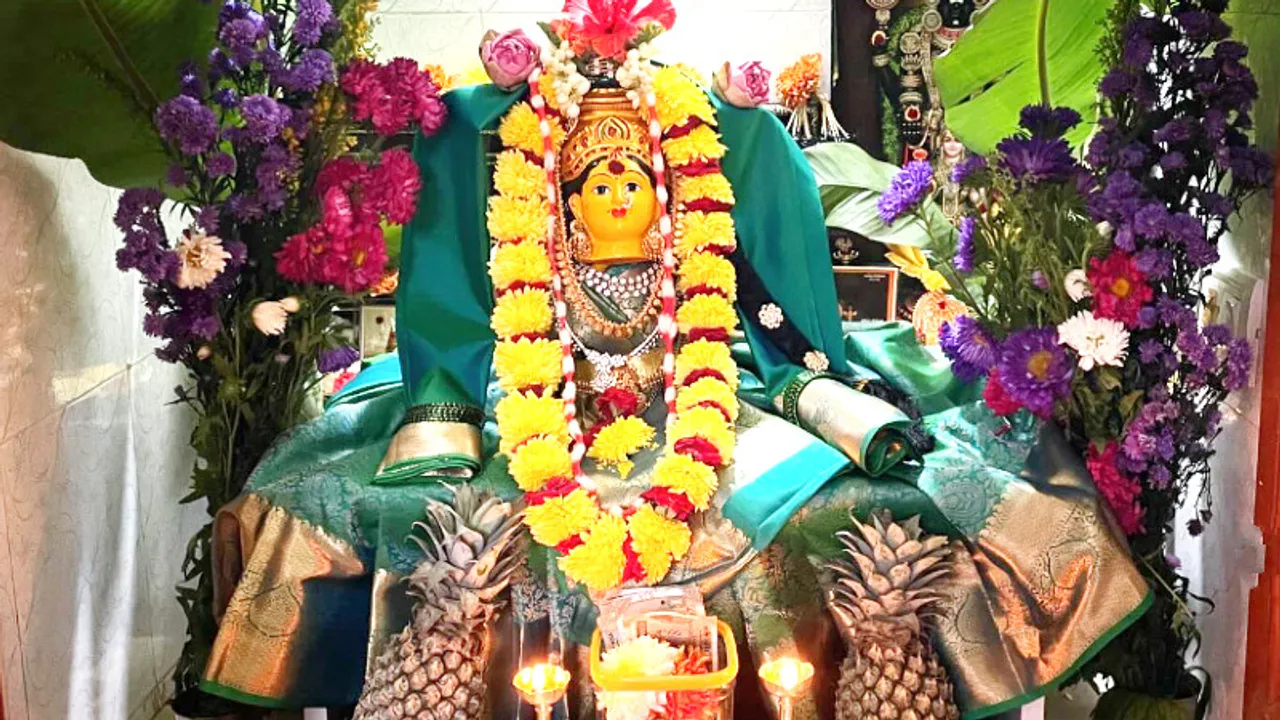 ಮನೆಯಲ್ಲಿ ವರಮಹಾಲಕ್ಷ್ಮಿ ಹಬ್ಬ ಜೋರಾ..? ಈ ಮುಹೂರ್ತದಲ್ಲಿ ಮಾತ್ರ ಪೂಜೆ ಮಾಡಿ.. Don't Miss