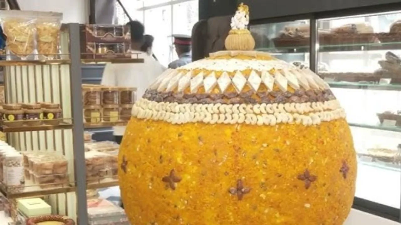 ಬರೋಬ್ಬರಿ 500 ಕೆಜಿ ತೂಕ.. ಗಣೇಶನಿಗಾಗಿ ಸ್ಪೆಷಲ್‌ ಲಾಡು ತಯಾರಿಸಿದ ಈ ಅಂಗಡಿ ಇತಿಹಾಸವೇ ರೋಚಕ!