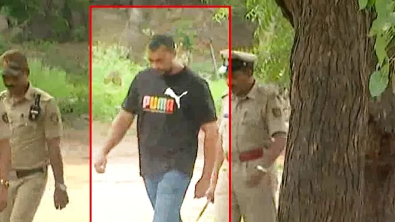 3 ದಿನ ಸ್ನಾನವಿಲ್ಲ, ಒಂದೇ ಟೀ ಶರ್ಟ್​​.. ಬಳ್ಳಾರಿ ಜೈಲಲ್ಲಿ ನಟ ದರ್ಶನ್‌ಗೆ 5 ದುಸ್ಥಿತಿ; ಏನದು?