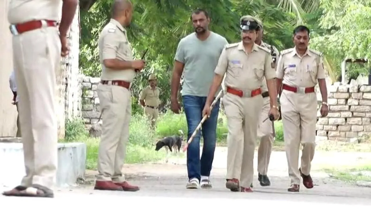 ಜೈಲಲ್ಲಿ ದಾಸನ ದಶಾವತಾರ.. ಸೆಲ್‌ನಿಂದ ಬೇಸರದಲ್ಲೇ ಹೊರ ಬಂದ ದರ್ಶನ್‌; 10 ಫೋಟೋ ಇಲ್ಲಿವೆ!