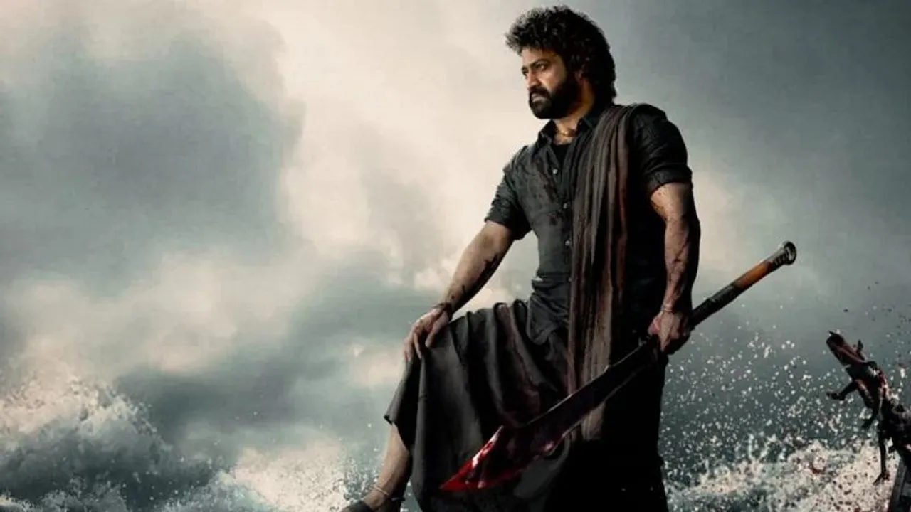 ಅಬ್ಬಾ.. ದೇವರ ಅಬ್ಬರ ಹೀಗೂ ಉಂಟಾ; ಥಿಯೇಟರ್ ಮುಂದೆ JrNTR ಕಟೌಟ್‌ಗೆ ಬೆಂಕಿ! VIDEO