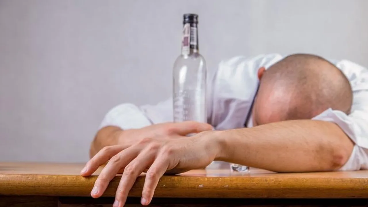 ಬಹಳಷ್ಟು ನೀರು ಕುಡಿಯುವುದರಿಂದ Hangover ಹೊರಟು ಹೋಗುತ್ತಾ? ಇದು ಕಿಕ್‌ ಔಟ್‌ನ ಸೀಕ್ರೆಟ್!