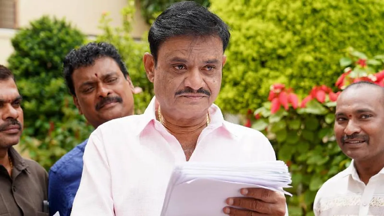 ಮುನಿರತ್ನಗೆ ಎದೆನೋವು, ಆಸ್ಪತ್ರೆಯಿಂದ ಆಸ್ಪತ್ರೆಗೆ ಶಿಫ್ಟ್; ಬಂಧನದ ಬಳಿಕ ಕುಗ್ಗಿದ ಬಿಜೆಪಿ ಶಾಸಕ