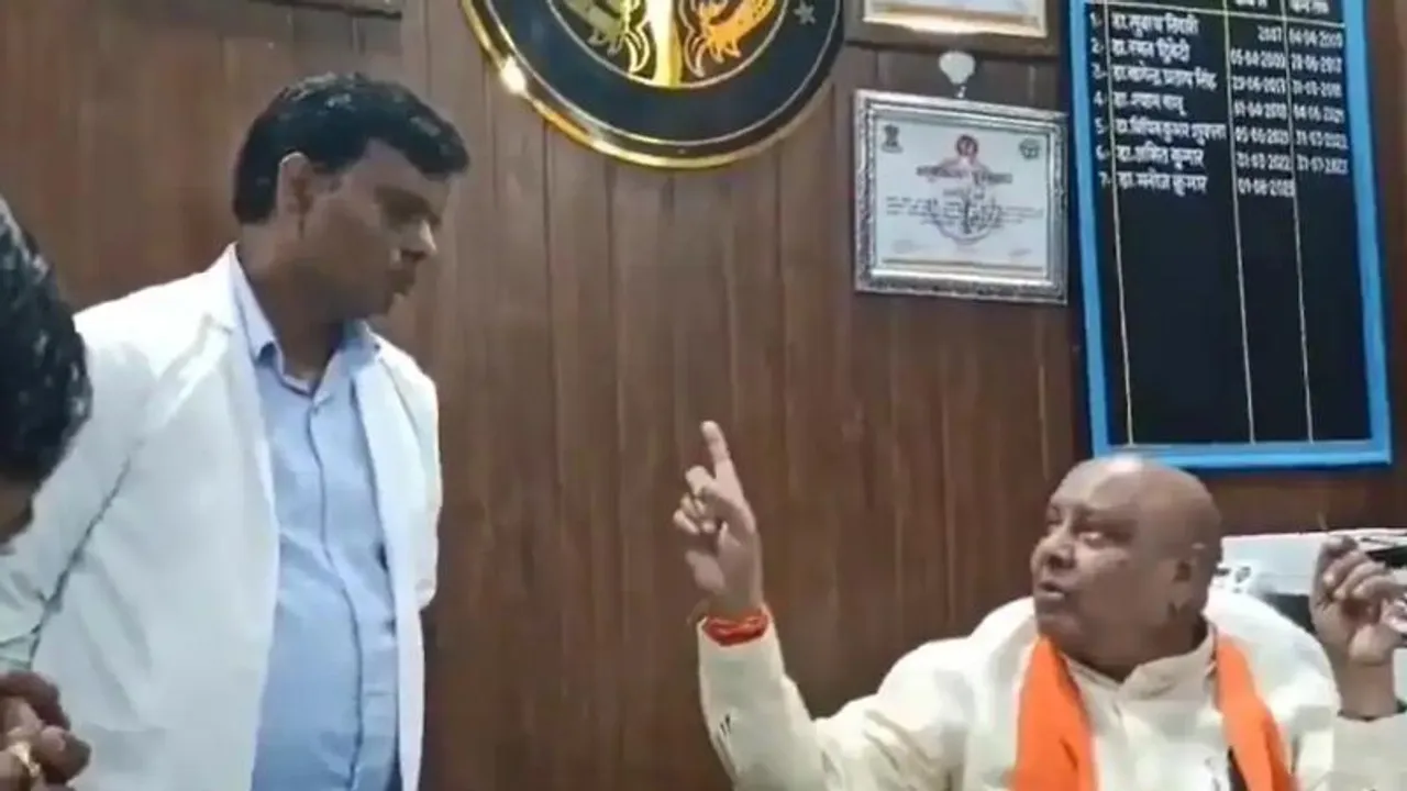 ಜಸ್ಟ್‌ ಒಂದೇ 1 ರೂಪಾಯಿಗೆ ಸರ್ಕಾರಿ ಕೆಲಸ ಕಳೆದುಕೊಂಡ ಆಸ್ಪತ್ರೆ ಸಿಬ್ಬಂದಿ; ಕಾರಣ ಬಿಜೆಪಿ ಶಾಸಕ! VIDEO