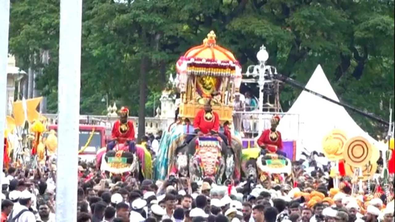 415ನೇ ಅದ್ಧೂರಿ ಜಂಬೂ ಸವಾರಿ.. ಮೈಸೂರು ದಸರಾದ ಟಾಪ್ 10 ಫೋಟೋಗಳು ಇಲ್ಲಿದೆ