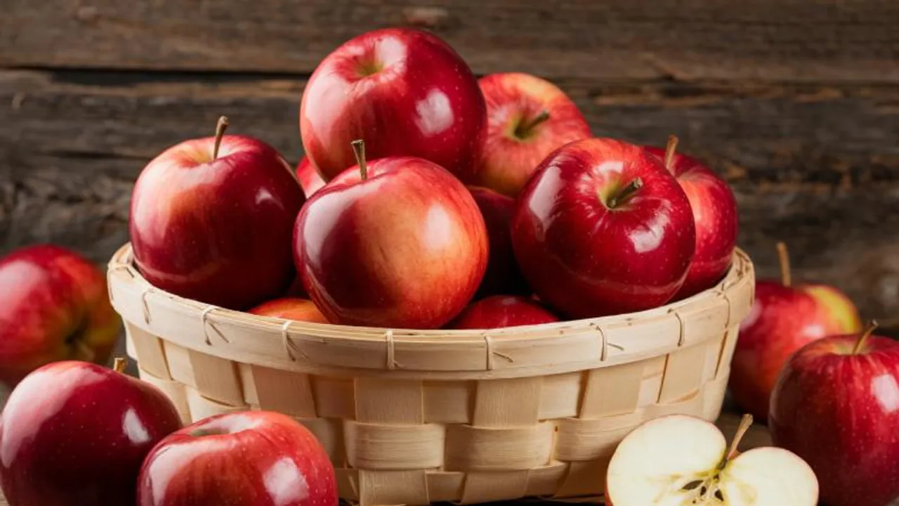 ಹೃದಯ, ಮೆದುಳು, ರಕ್ತನಾಳಗಳ ಆರೋಗ್ಯಕ್ಕೆ ಬೇಕು ಆಪಲ್​.. ಸುಂದರ ಸೇಬಿನ ಹೆಲ್ತ್​ ಟಿಪ್ಸ್​ ಇಲ್ಲಿವೆ!
