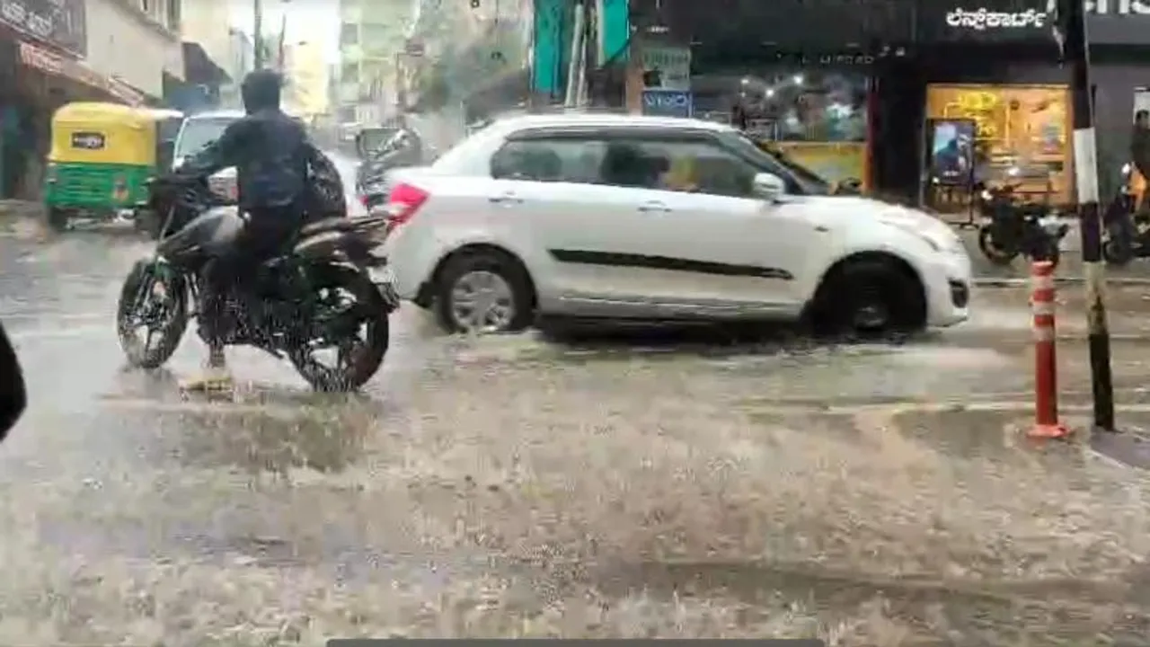 ಬೆಂಗಳೂರಲ್ಲಿ ಮತ್ತೆ ವರುಣನ ಅಬ್ಬರ.. ನಾಳೆಯಿಂದ 5 ದಿನ ಮಳೆಯ ಎಚ್ಚರಿಕೆ; ಹವಾಮಾನ ಇಲಾಖೆ ಹೇಳಿದ್ದೇನು?