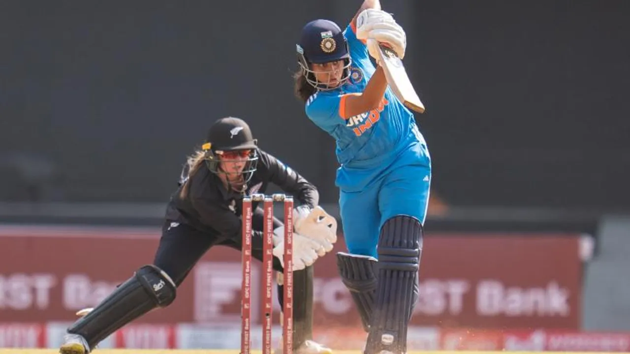 ಕಿವೀಸ್ ಎದುರು ಮಂಡಿಯೂರಿದ ಟೀಮ್ ಇಂಡಿಯಾ.. ಕ್ಯಾಪ್ಟನ್ ಸೋಫಿ ಡಿವೈನ್ ಬೊಂಬಾಟ ಬ್ಯಾಟಿಂಗ್