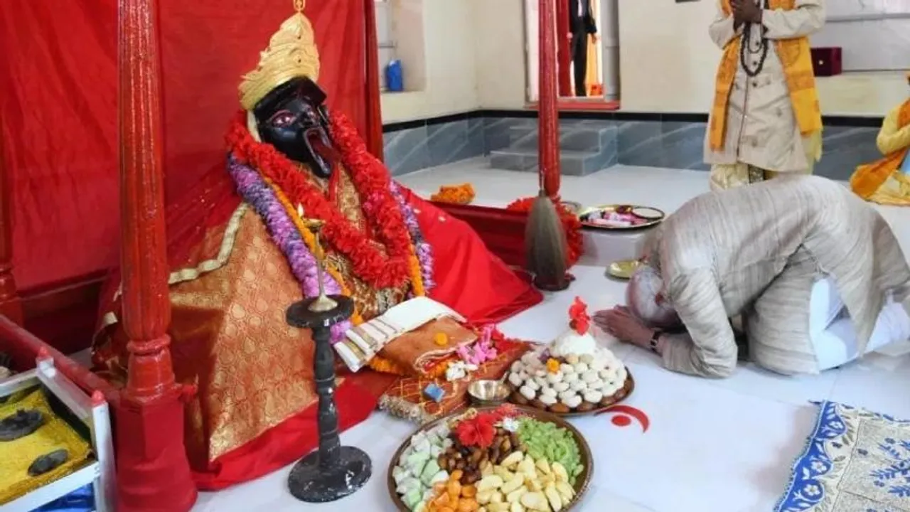 ಬಾಂಗ್ಲಾದೇಶದ ಶಕ್ತಿ ಪೀಠದಲ್ಲಿ ಕಳ್ಳನ ಕೈಚಳಕ; ಕಾಳಿ ಮಾತೆಗೆ ಮೋದಿ ಗಿಫ್ಟ್ ನೀಡಿದ್ದ​ ಚಿನ್ನದ ಕಿರೀಟ ಕಳ್ಳತನ