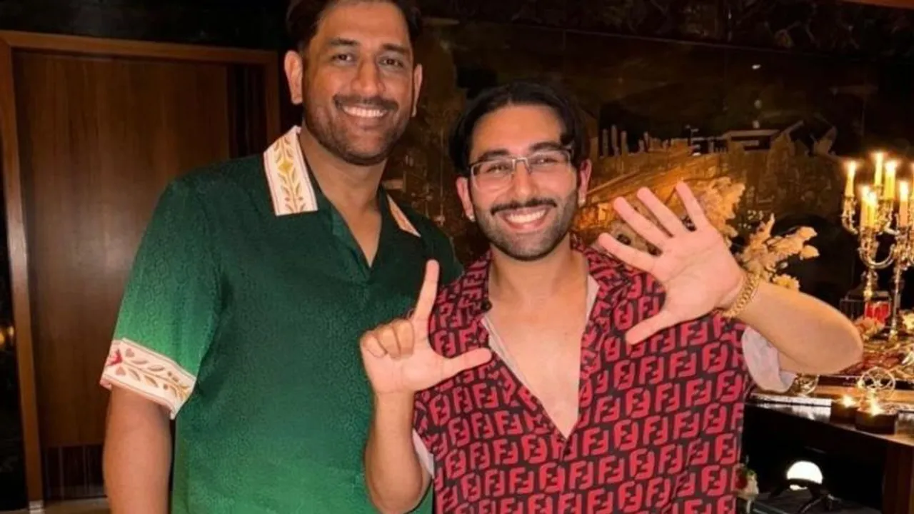 ಈ ವಿಶೇಷ ವ್ಯಕ್ತಿ ಎದೆ ಮೇಲೆ ಕೈಯಿಟ್ರೆ ಅದೃಷ್ಟ.. ಧೋನಿ IPL ಭವಿಷ್ಯಕ್ಕೂ ಲಕ್ಕಿಮ್ಯಾನ್​ಗೂ ಲಿಂಕ್!