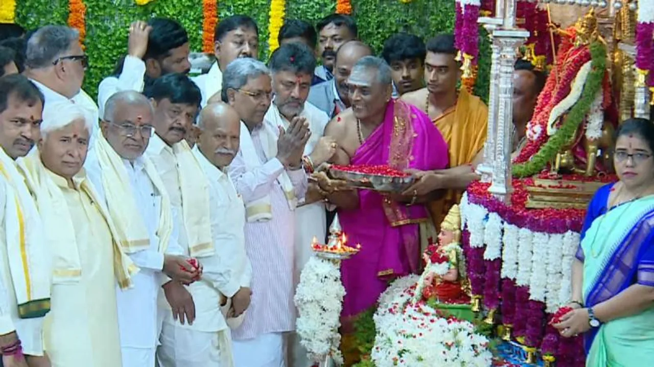ಚಾಮುಂಡೇಶ್ವರಿಗೆ ₹100 ಕೋಟಿ ಚಿನ್ನದ ರಥ.. ದೊಡ್ಡ ಕಾಣಿಕೆಗೆ ಸಿಎಂ ಸಿದ್ದರಾಮಯ್ಯ ಒಲವು; ಏನಿದರ ವಿಶೇಷ?