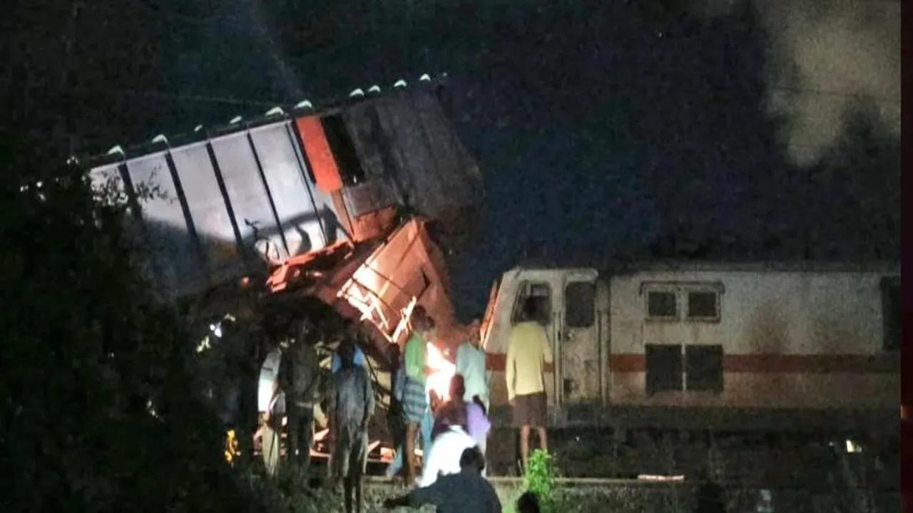 ಮೈಸೂರು ದರ್ಭಾಂಗ್​ ಎಕ್ಸ್​ಪ್ರೆಸ್​​ ಅಪಘಾತ; ಹೊತ್ತಿ ಉರಿದ ಟ್ರೇನ್, ಅಸಲಿಗೆ ಆಗಿದ್ದೇನು..?
