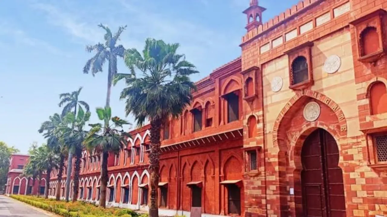 AMUಗೆ ಅಲ್ಪಸಂಖ್ಯಾತ ಸ್ಥಾನಮಾನ ವಿಚಾರ; ಸುಪ್ರೀಂ ಕೋರ್ಟ್​ನಿಂದ ಮಹತ್ವದ ತೀರ್ಪು