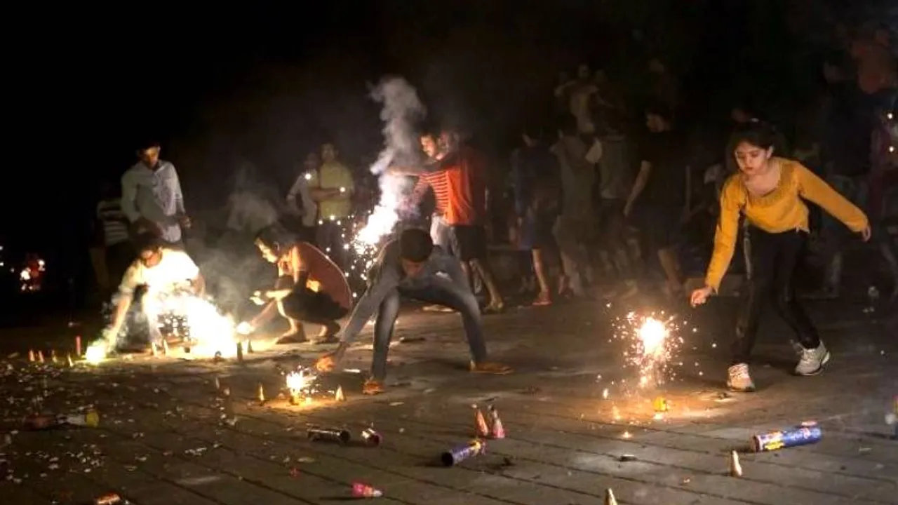 Bengaluru: ಮೂರೇ ದಿನಕ್ಕೆ 77ಕ್ಕೂ ಹೆಚ್ಚು ಪಟಾಕಿ ಕೇಸ್​ ದಾಖಲು! ಗಾಯಗೊಂಡ ಮಕ್ಕಳ ಸಂಖ್ಯೆ ಎಷ್ಟು ಗೊತ್ತಾ?