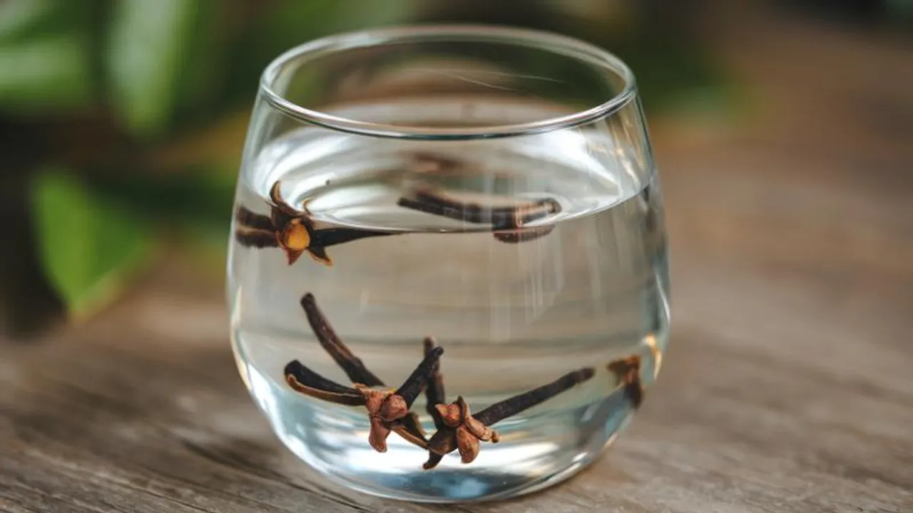 Clove water; ಲವಂಗ ನೀರಿನಿಂದ ಆರೋಗ್ಯಕ್ಕೆ ಏನೆಲ್ಲ ಉಪಯೋಗ.. ಚಳಿಗಾಲದಲ್ಲಿ ಹೀಗೆ ಮಾಡಿ!
