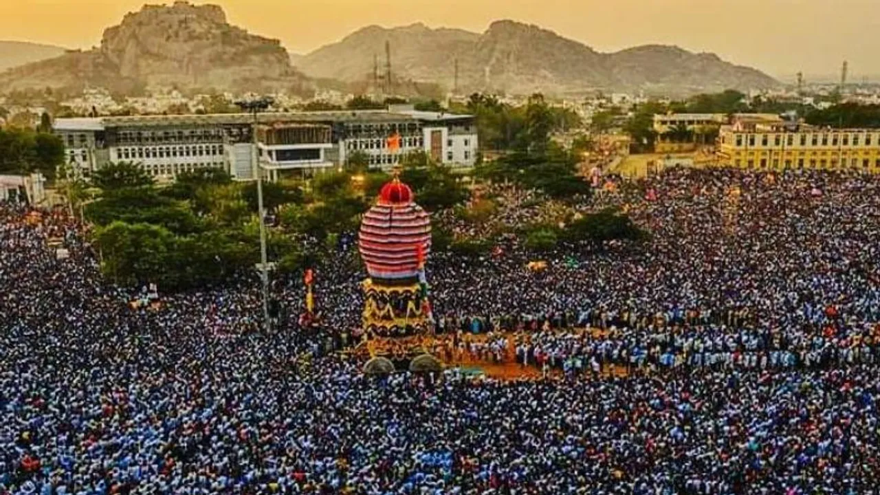 ಶ್ರೀ ಗವಿಸಿದ್ದೇಶ್ವರ ಅಜ್ಜನ ಜಾತ್ರೆ.. ಬರ್ತಿದ್ದಾರೆ ದೇಶದ ಬಿಗ್ ಸ್ಟಾರ್​ ನಟ.. ಯಾರವರು?