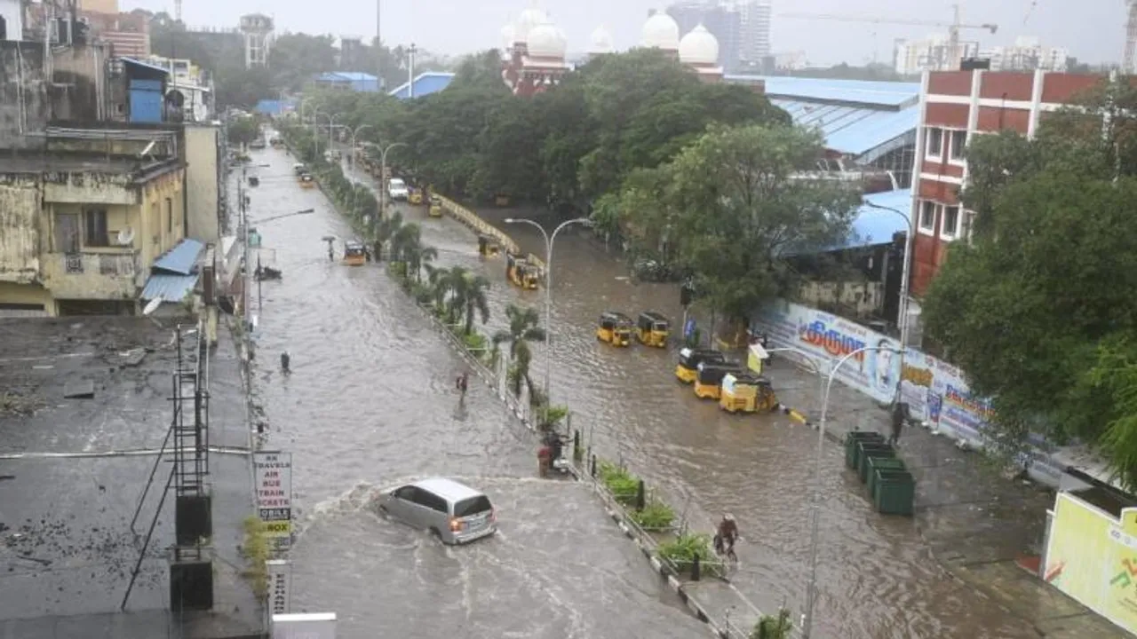 ಗಂಟೆಗೆ 60-80ಕಿಮೀ ವೇಗ; ತಮಿಳುನಾಡಿಗೆ ಅಪ್ಪಳಿಸಿದ ಫೆಂಗಲ್ ಚಂಡಮಾರುತ.. ಮಾಡಿದ ಅನಾಹುತಗಳೇನು?